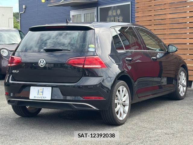 VolksWagen GOLF 2018-06 8856510-3