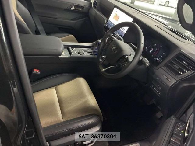 Lexus GX 2025-08 8856057-3