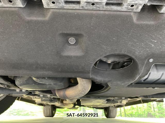 Toyota HARRIER 2017-06 8856768-17