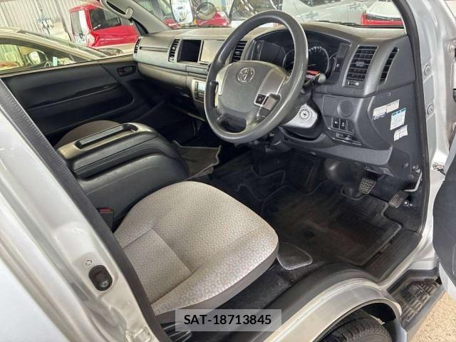 Toyota HIACE COMMUTER 2018-09 8854024-3