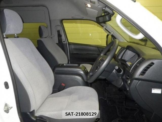 Toyota HIACE COMMUTER 2024-04 8854031-2
