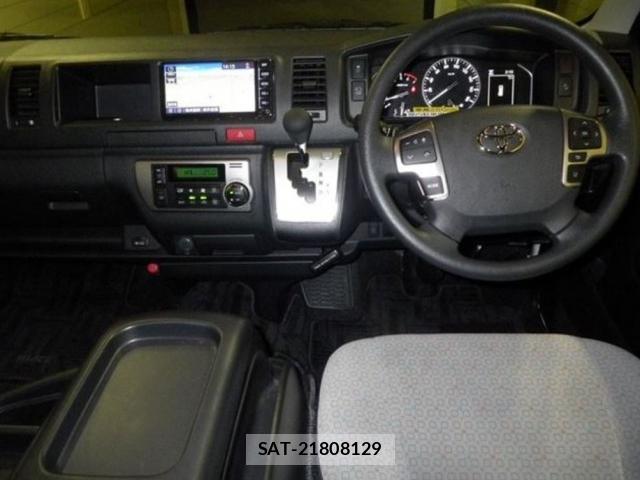 Toyota HIACE COMMUTER 2024-04 8854031-3