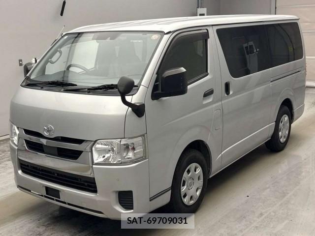 Toyota HIACE VAN 2022-04 8854042-0