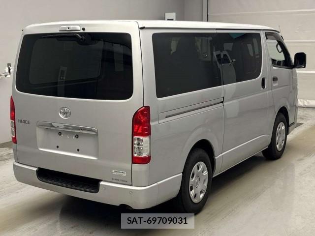 Toyota HIACE VAN 2022-04 8854042-1