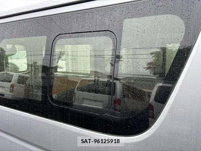 Toyota HIACE VAN 2018-04 8854261-13