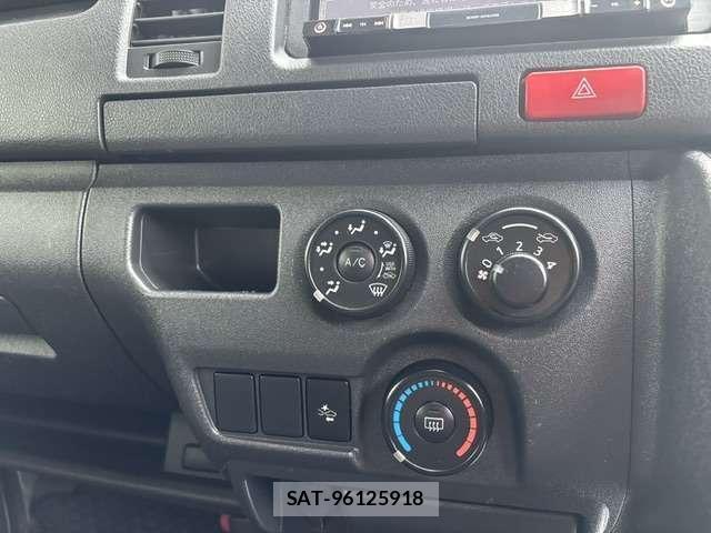 Toyota HIACE VAN 2018-04 8854261-18