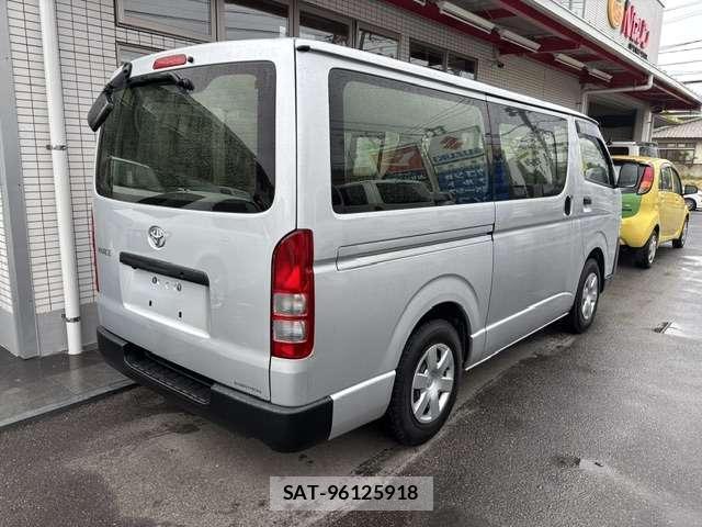 Toyota HIACE VAN 2018-04 8854261-3