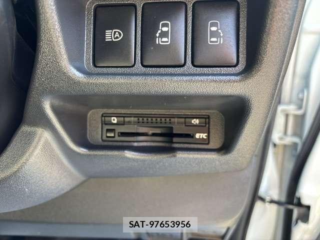 Toyota HIACE VAN 2018-06 8854263-12
