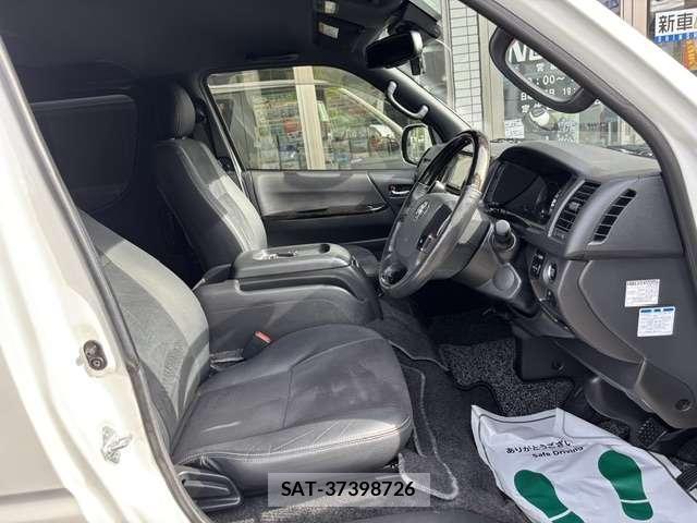 Toyota HIACE VAN 2020-04 8854265-9