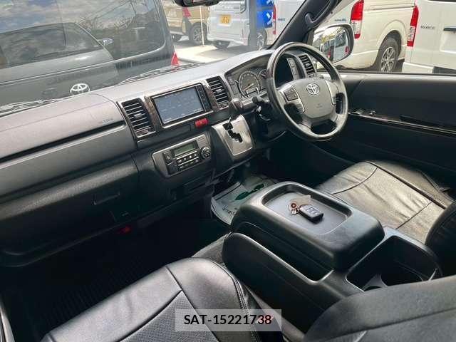 Toyota HIACE VAN 2020-04 8854267-5