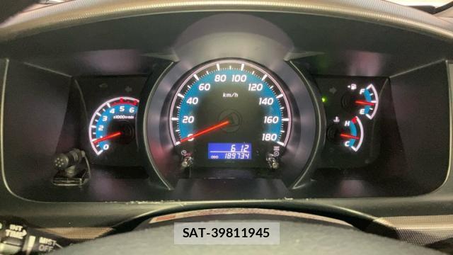 Toyota HIACE VAN 2013-02 8854476-19