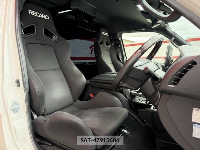 Toyota HIACE VAN 2019-06 8855013-5