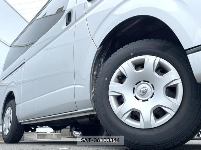 Toyota HIACE VAN 2019-06 8855031-12