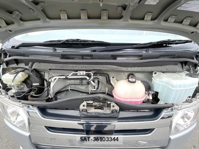 Toyota HIACE VAN 2019-06 8855031-18