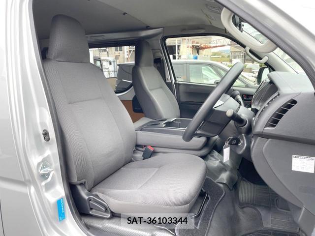 Toyota HIACE VAN 2019-06 8855031-7