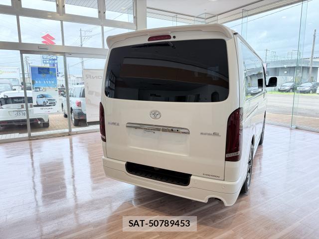 Toyota HIACE VAN 2024-04 8855451-1