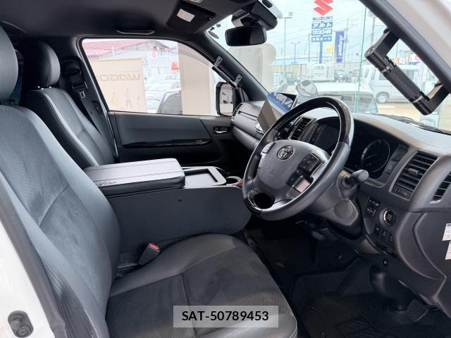 Toyota HIACE VAN 2024-04 8855451-2