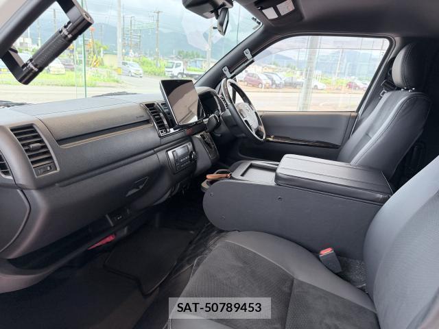 Toyota HIACE VAN 2024-04 8855451-5