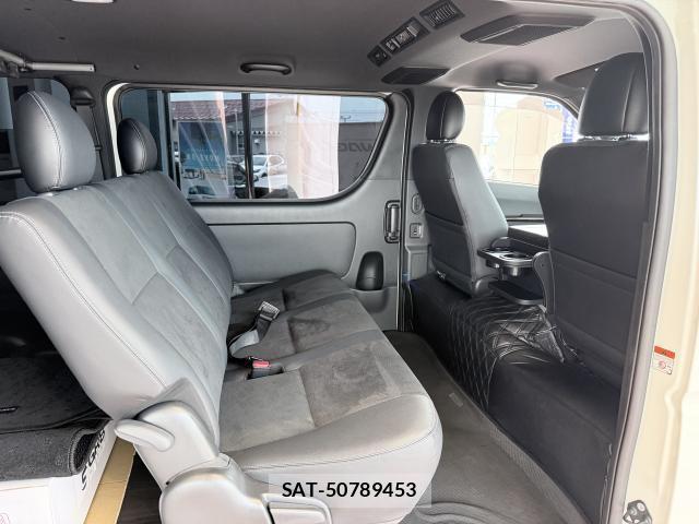 Toyota HIACE VAN 2024-04 8855451-6