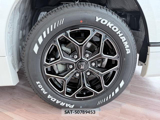 Toyota HIACE VAN 2024-04 8855451-7