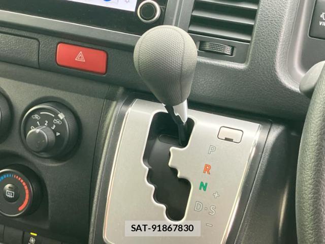 Toyota HIACE VAN 2026-04 8856901-12