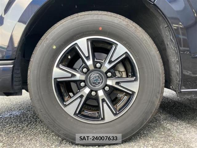 Toyota HIACE VAN 2024-08 8856923-17