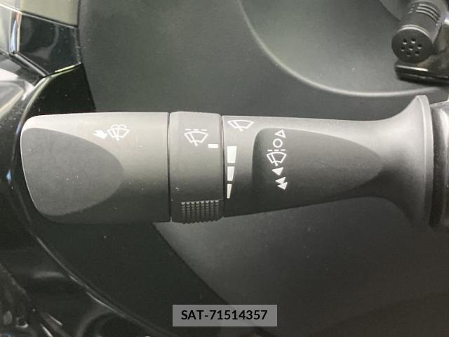 Toyota HILUX 2022-02 8855249-16