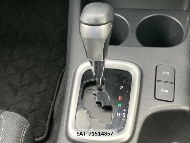 Toyota HILUX 2022-02 8855249-17