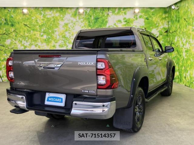 Toyota HILUX 2022-02 8855249-2