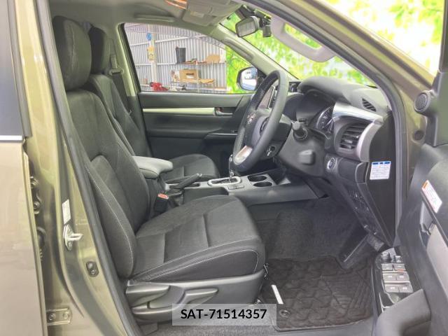 Toyota HILUX 2022-02 8855249-4