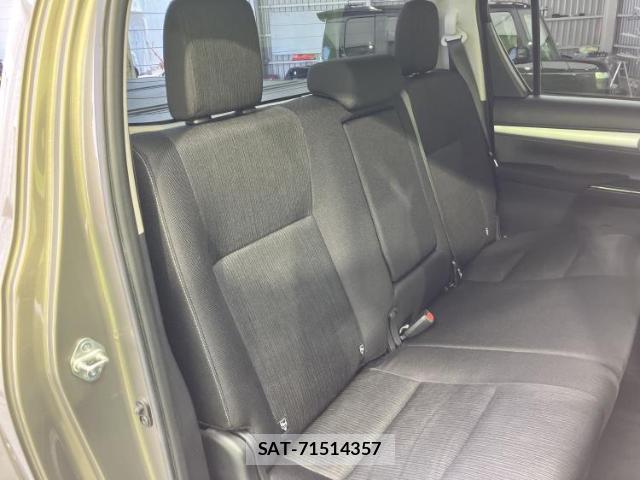 Toyota HILUX 2022-02 8855249-5