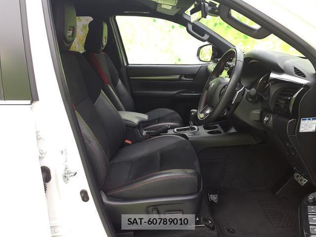 Toyota HILUX 2022-09 8857051-3