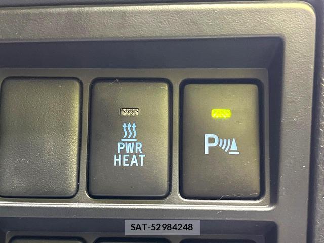 Toyota HILUX 2023-04 8854570-6