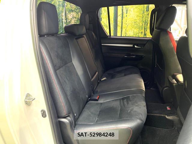 Toyota HILUX 2023-04 8854570-8