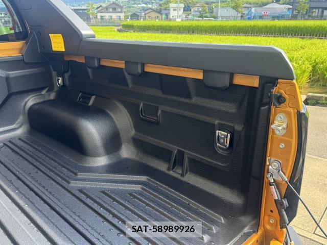 Toyota HILUX 2026-09 8854608-19