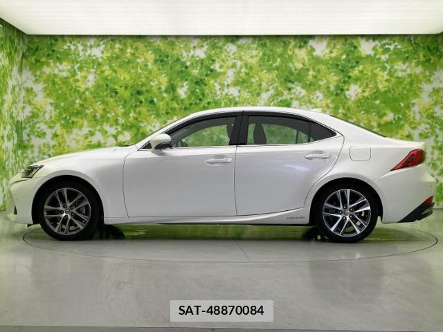 Lexus IS 2018-03 8854319-1