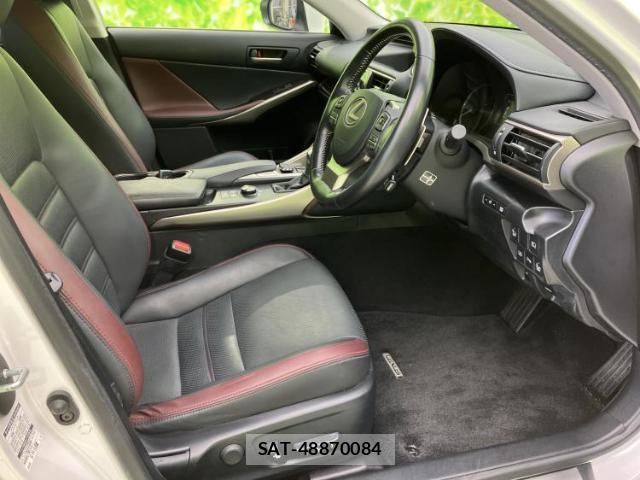 Lexus IS 2018-03 8854319-3