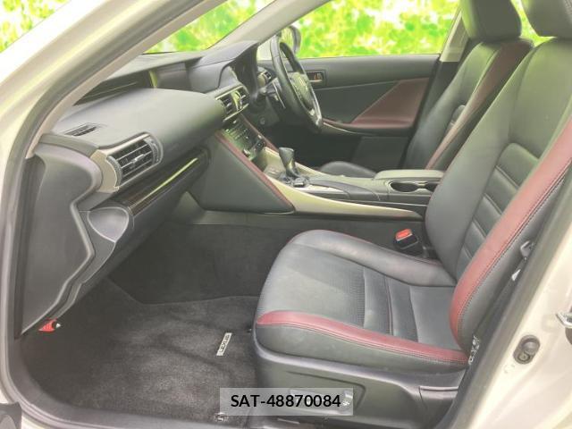 Lexus IS 2018-03 8854319-6