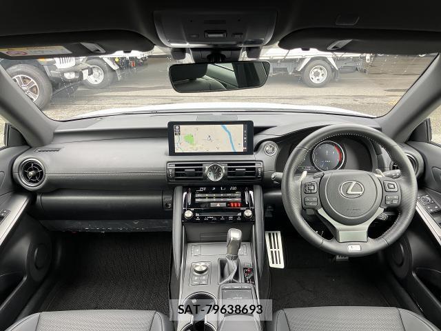 Lexus IS 2023-10 8854653-2
