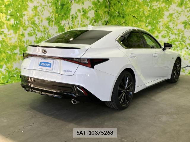 Lexus IS 2024-03 8854668-2