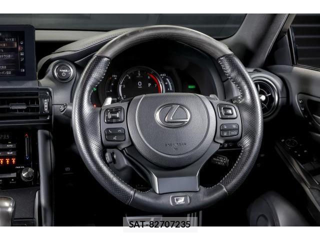 Lexus IS 2024-09 8855140-17