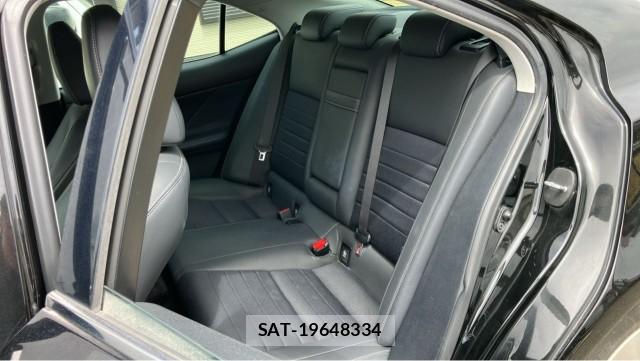 Lexus IS 2014-07 8855284-6