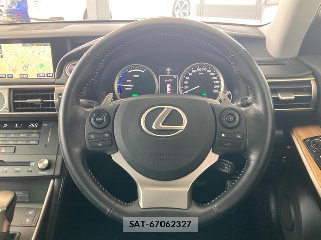 Lexus IS 2015-09 8856198-10