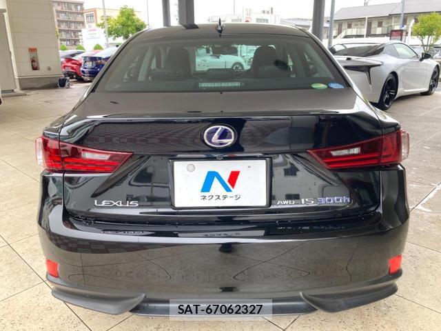 Lexus IS 2015-09 8856198-14