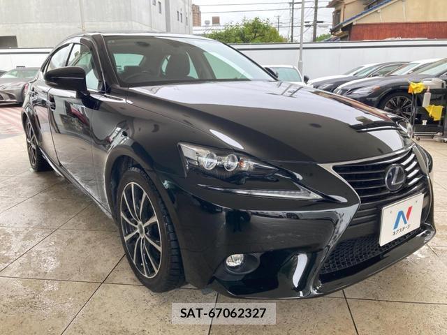 Lexus IS 2015-09 8856198-15