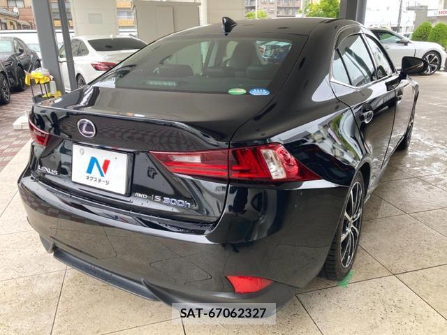 Lexus IS 2015-09 8856198-16