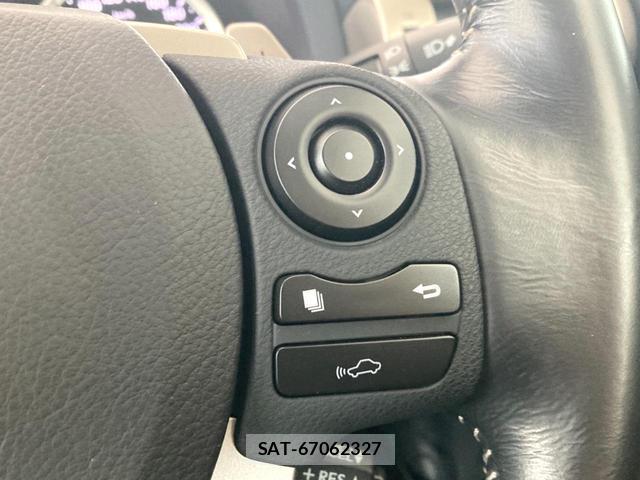 Lexus IS 2015-09 8856198-4