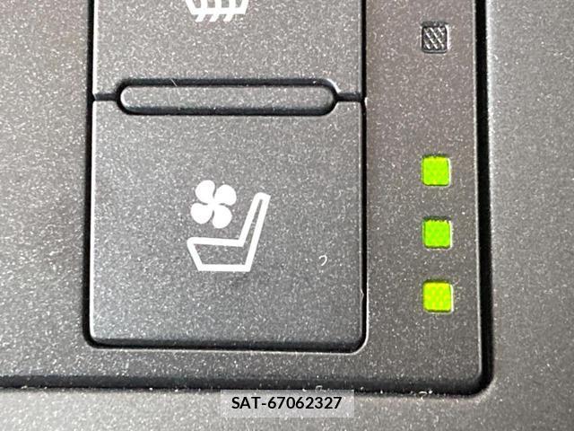 Lexus IS 2015-09 8856198-5