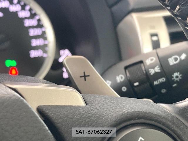 Lexus IS 2015-09 8856198-6