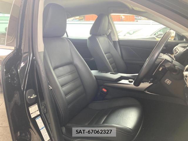 Lexus IS 2015-09 8856198-7